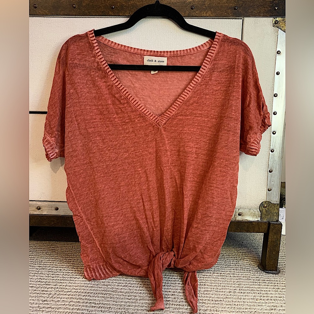 Lose fit V neck shirt with tie knot in the front Brand: Cloth & Stone
